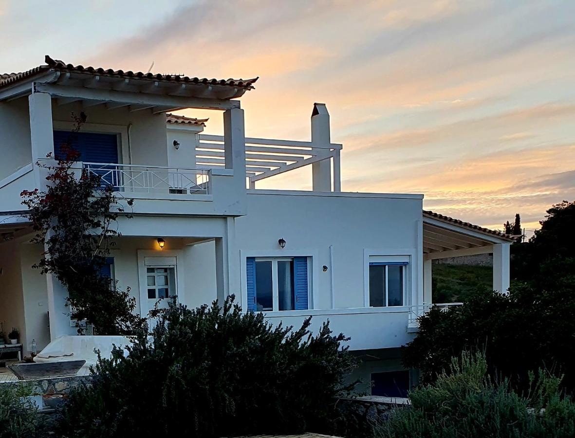 Βίλα με Υπέροχη Θέα Porto Cheli Villa Luxury Kounoupisea - B&B