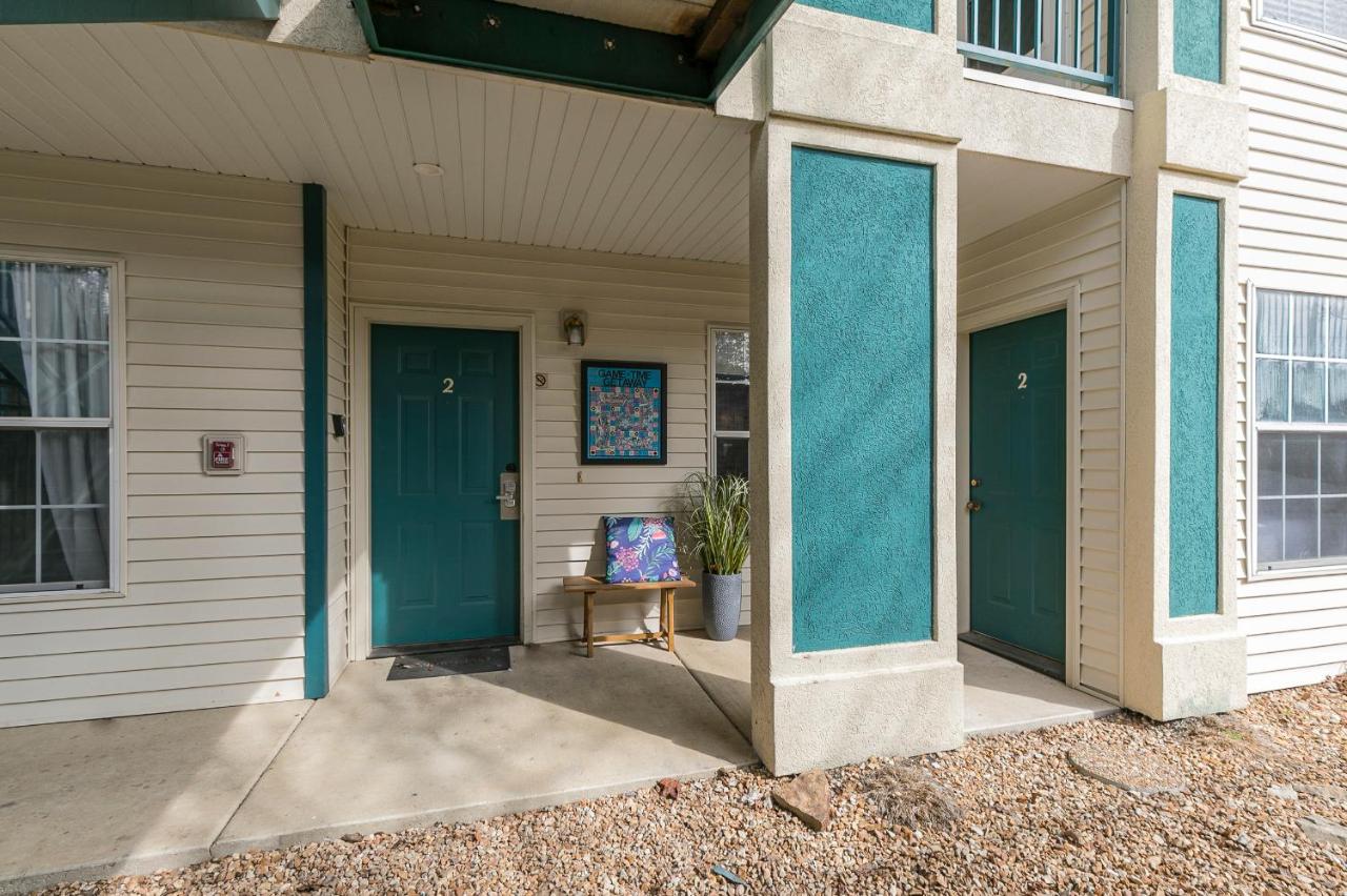 3BR Updated Condo - Family Games - Enclosed Patio - Stairs Required - FREE TICKETS INCLUDED - CH3-2 - Chambres d'hôtes Branson
