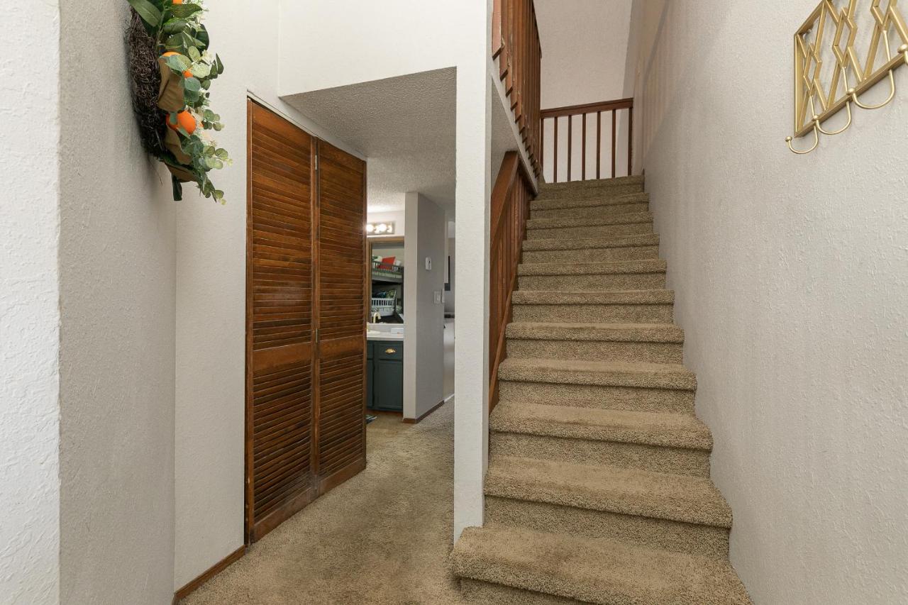 Green Meadow Getaway 2 BR Condo Near the 76 Strip - Stairs Required - FREE TICKETS INCLUDED - B&B