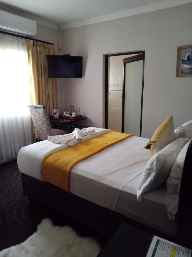 B&B Gaborone - Antique Home BnB - Bed and Breakfast Gaborone