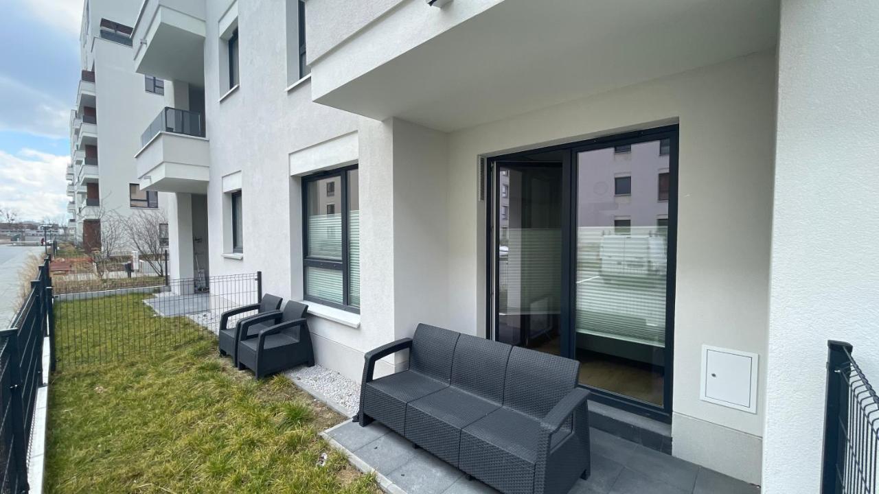APARTAMENT 4 bed 2 room WARSAW - Ferienwohnung