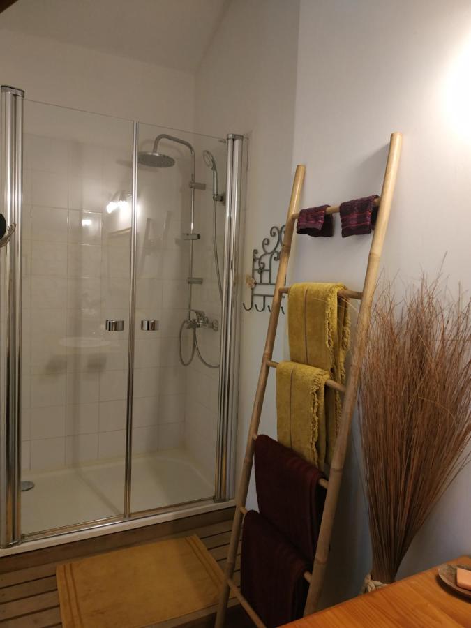 Tweepersoonskamer met een Eigen Externe Badkamer