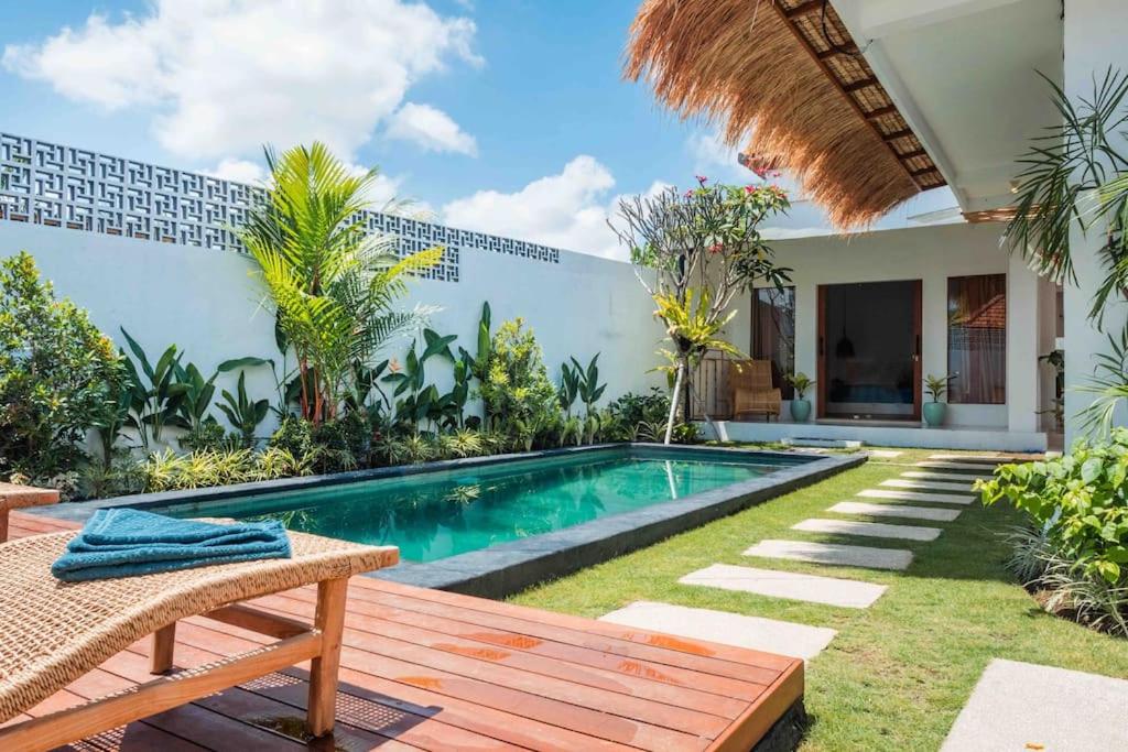 Villa Matahari Cosy&stylish 3BR private villa 10mins to Finns Beach - Chambres d’hôtes Canggu