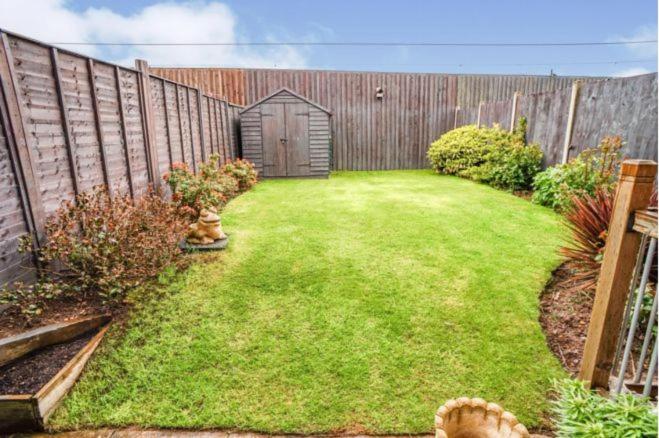 Bulkington & Coventry Lodge - With Peaceful & Serene Environment - Chambres d’hôtes Bulkington