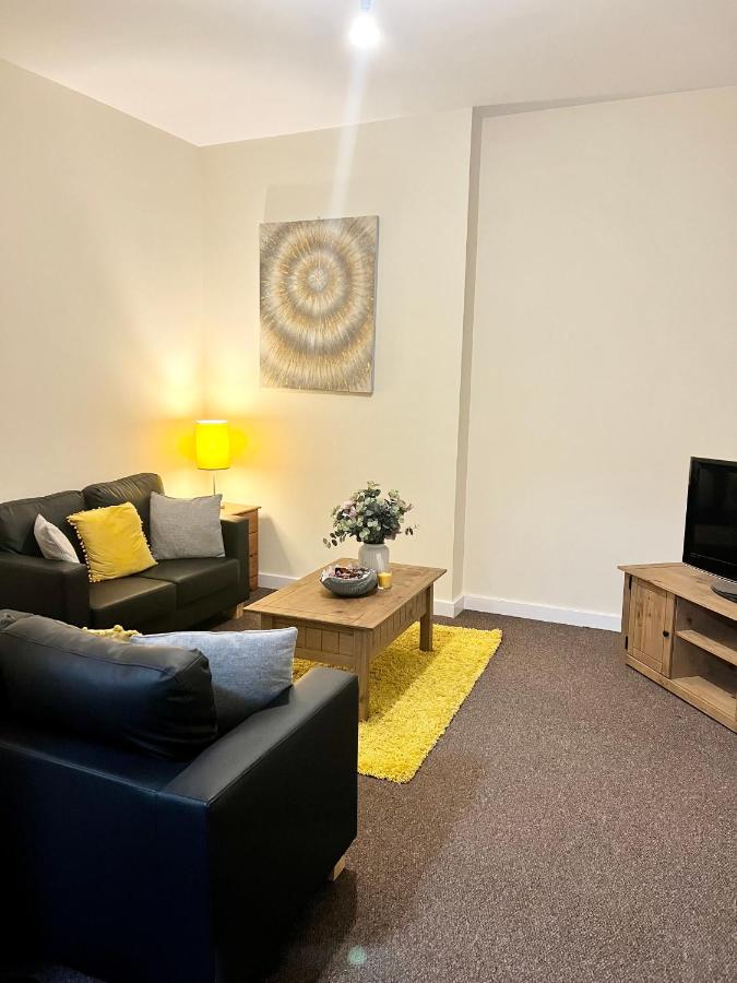 B&B Rotherham - Two Bed Town Apartment - Bed and Breakfast Rotherham