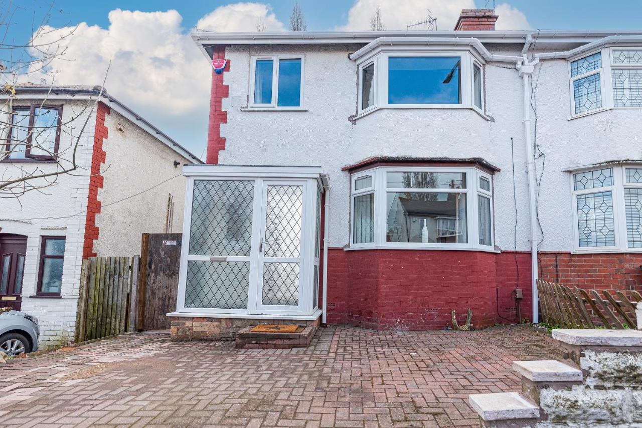 Beautiful 3 bedroom House near West Bromwich -contractors, Family, NHS - Chambres d’hôtes