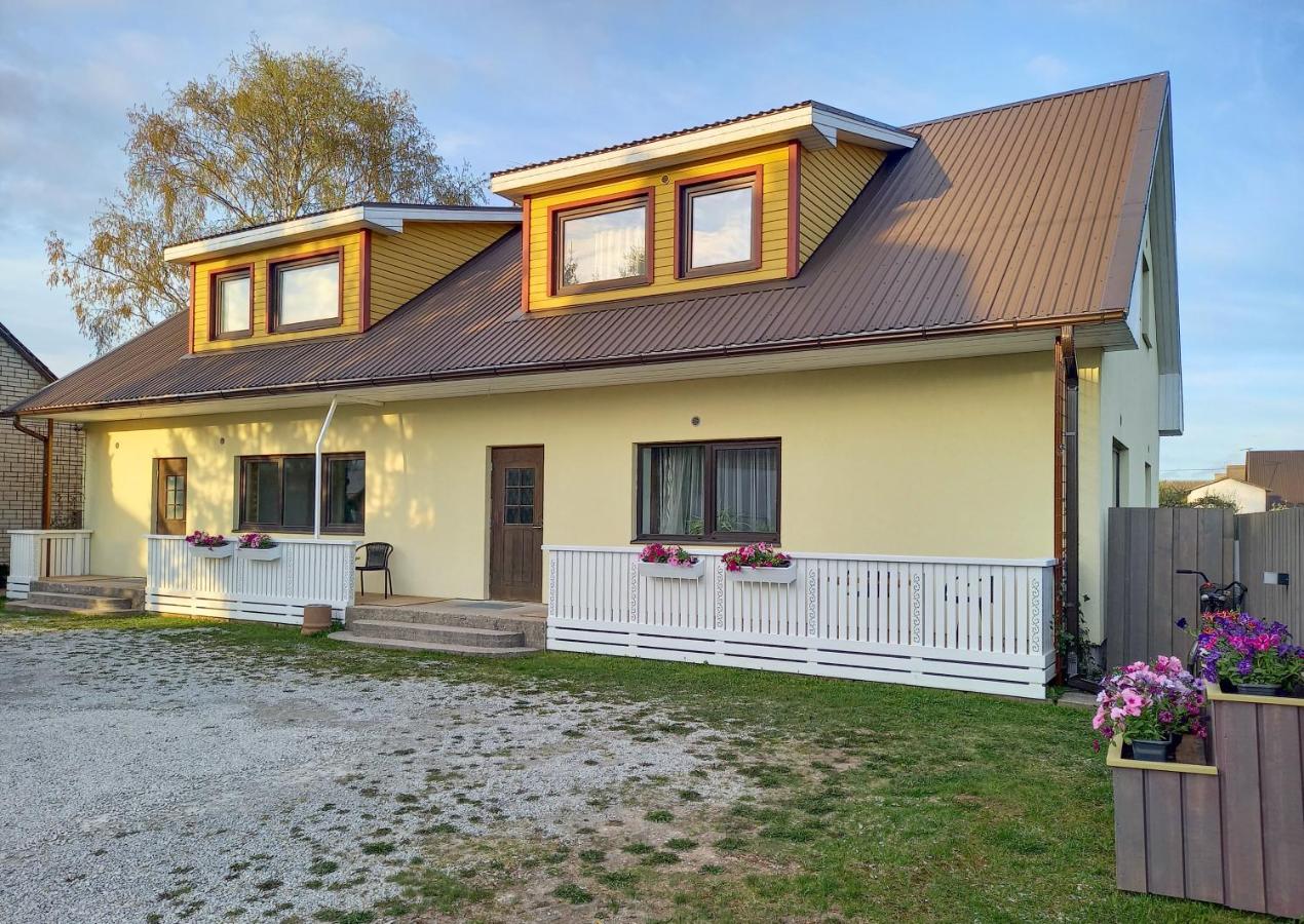 Pihtla tee külaliskorter 4 - B&B