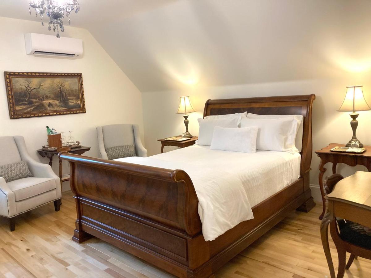 Queen Room with Spa Bath