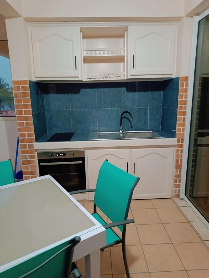 Cibuqueira numéro 5, Appartement en centre ville,vue sur mer, plage à pied - B&B Le Moule