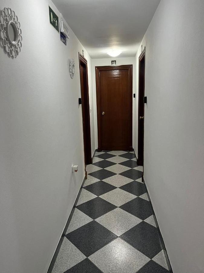 Hostal Restaurante La Giralda - Bed and Breakfast