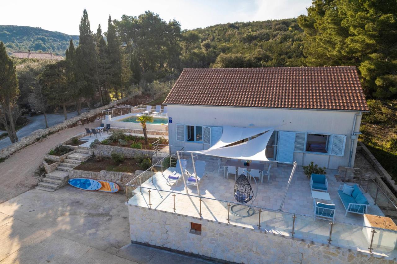 Holiday home with swimming pool - Dugi otok, Zman - Chambres d’hôtes