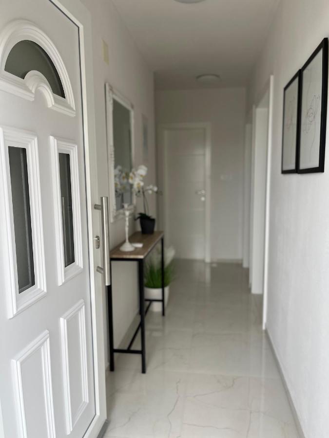 Apartmani Lozić - B&B Baška Voda