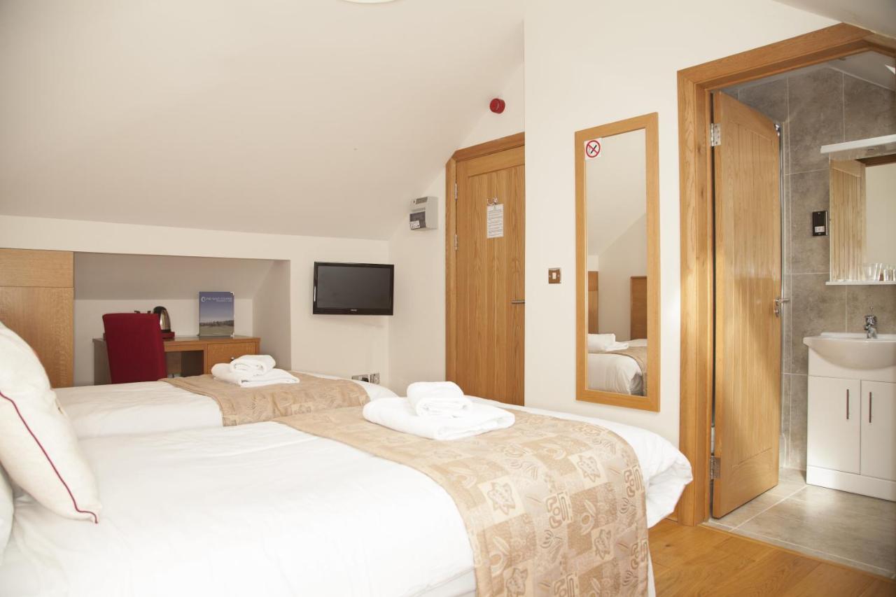 Twin Room with Shower