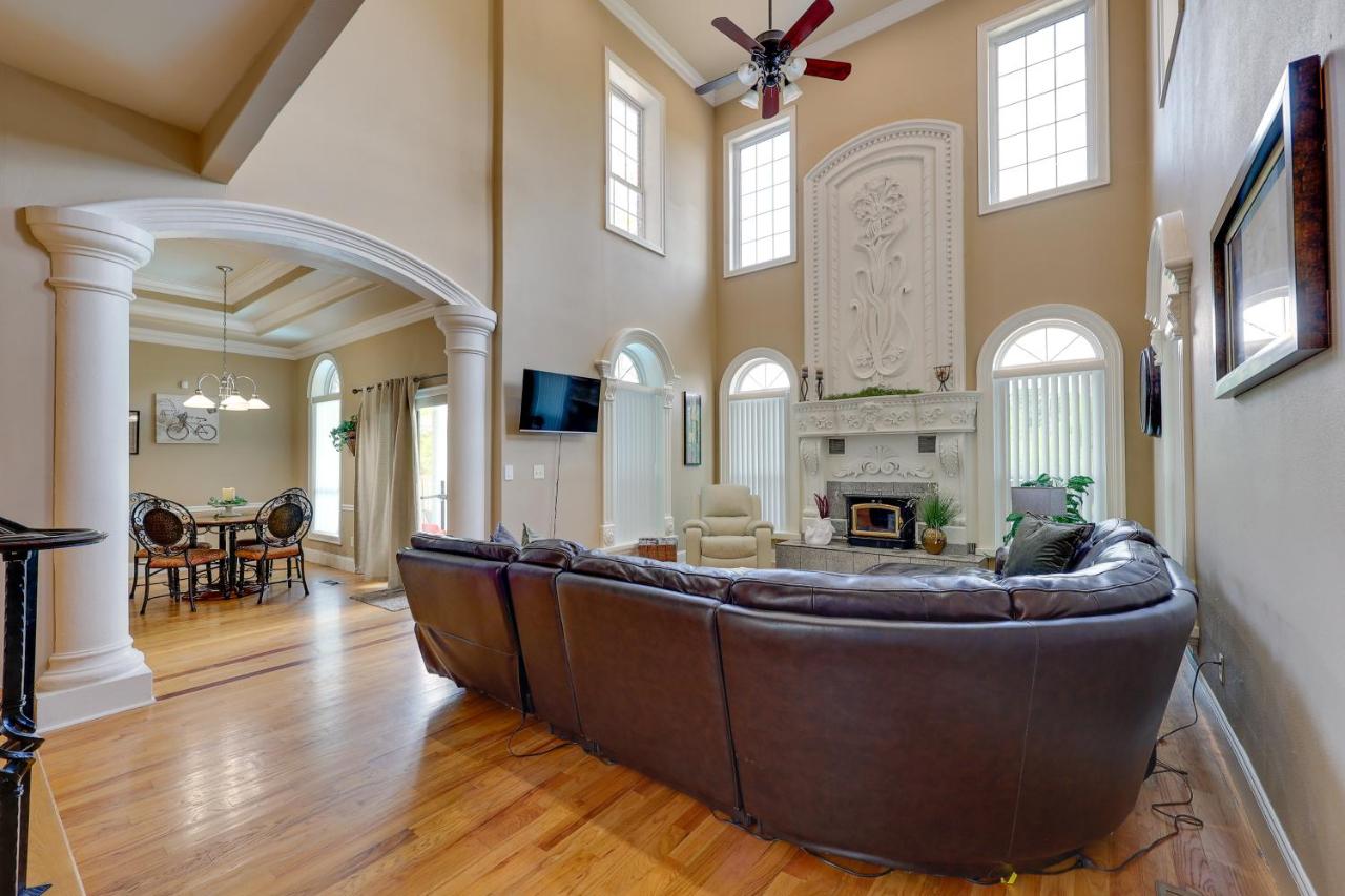 Game Room and Private Pool Home in Hot Springs! - B&B Hot Springs