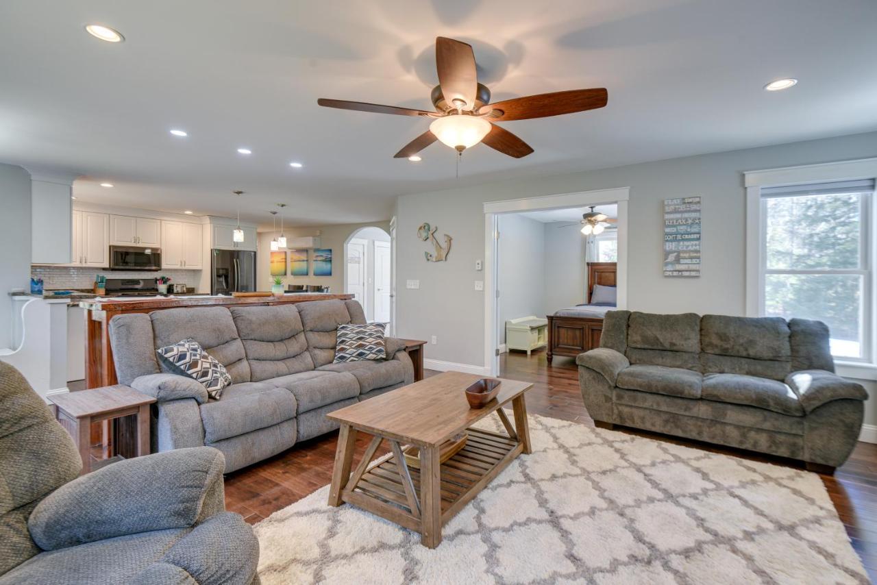 Stunning Wells Home with Fire Pit and Porch! - B&B Wells