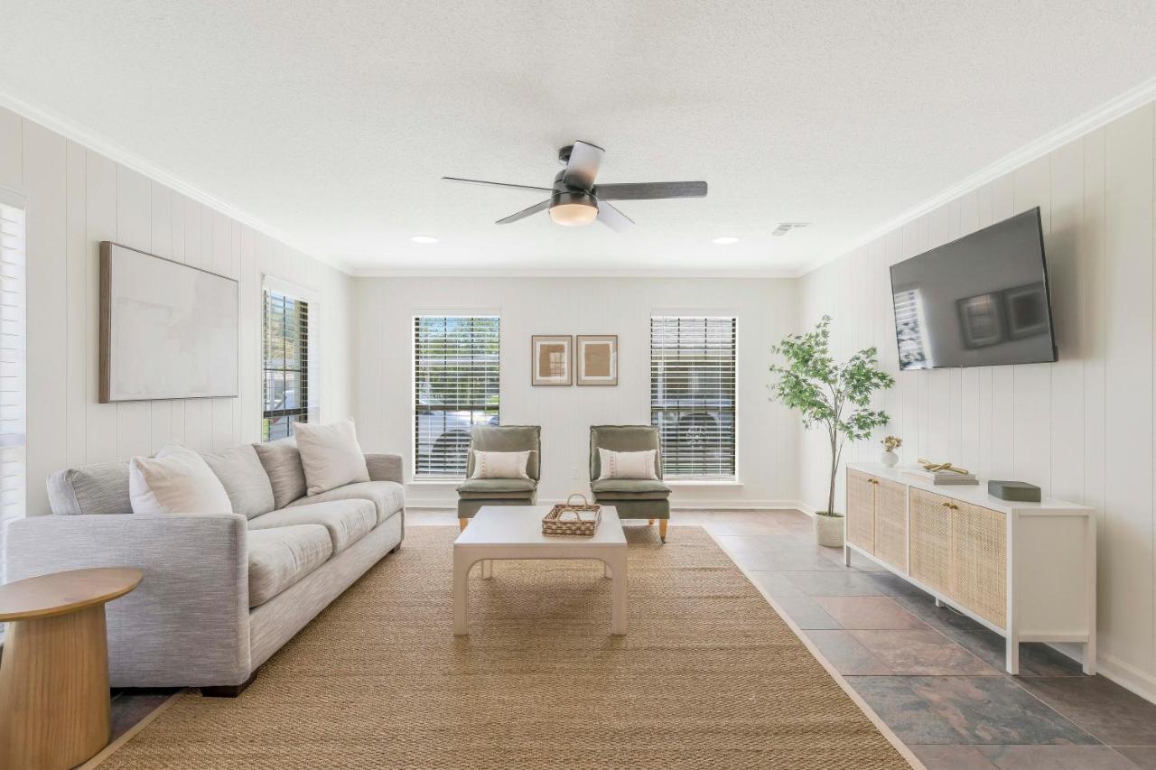 Updated & centrally located 3 Bed - B&B Lafayette