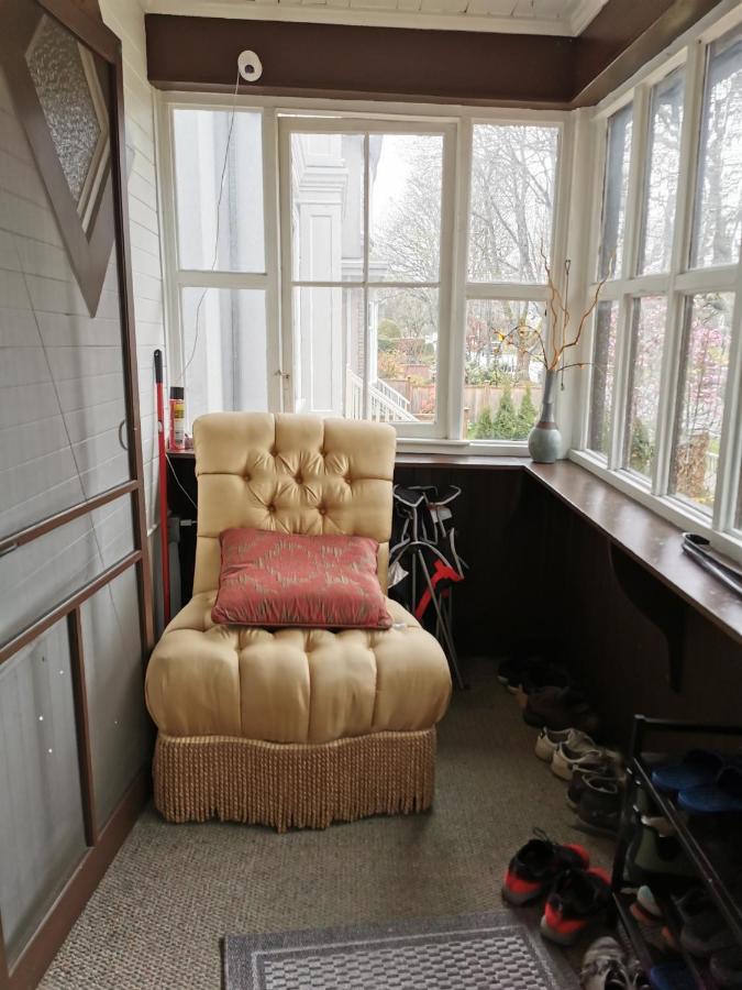 Eenpersoonskamer met Gedeelde Badkamer en Toilet 