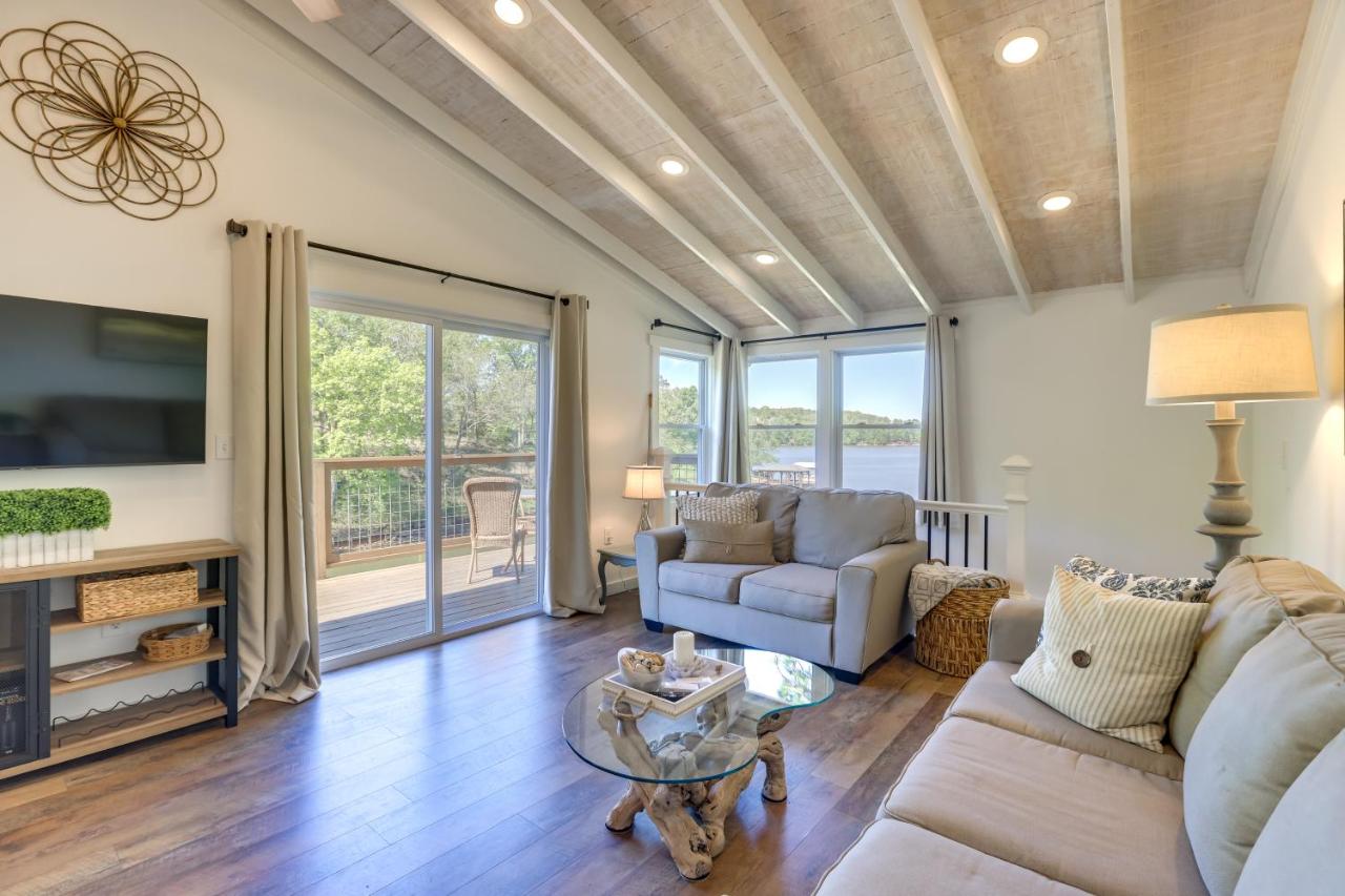 Private Hot Tub: Stunning Logan Martin Lake Home - Chambres d'hôtes Talladega