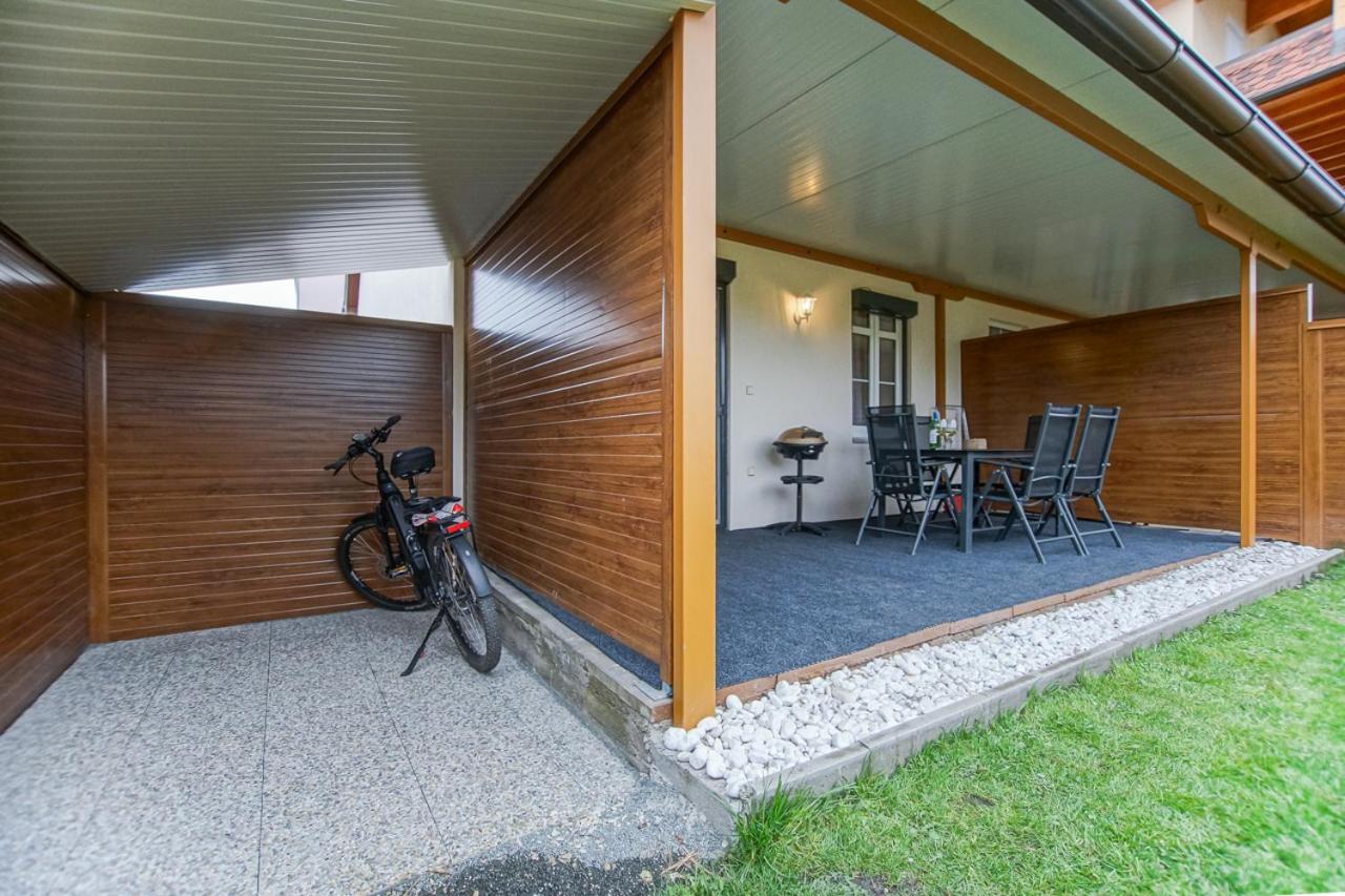 AusZeit Steiraland 6 mit überdachter Terasse schönen Garten und kostenlosen Parkplatz - Chambres d'hôtes Leoben