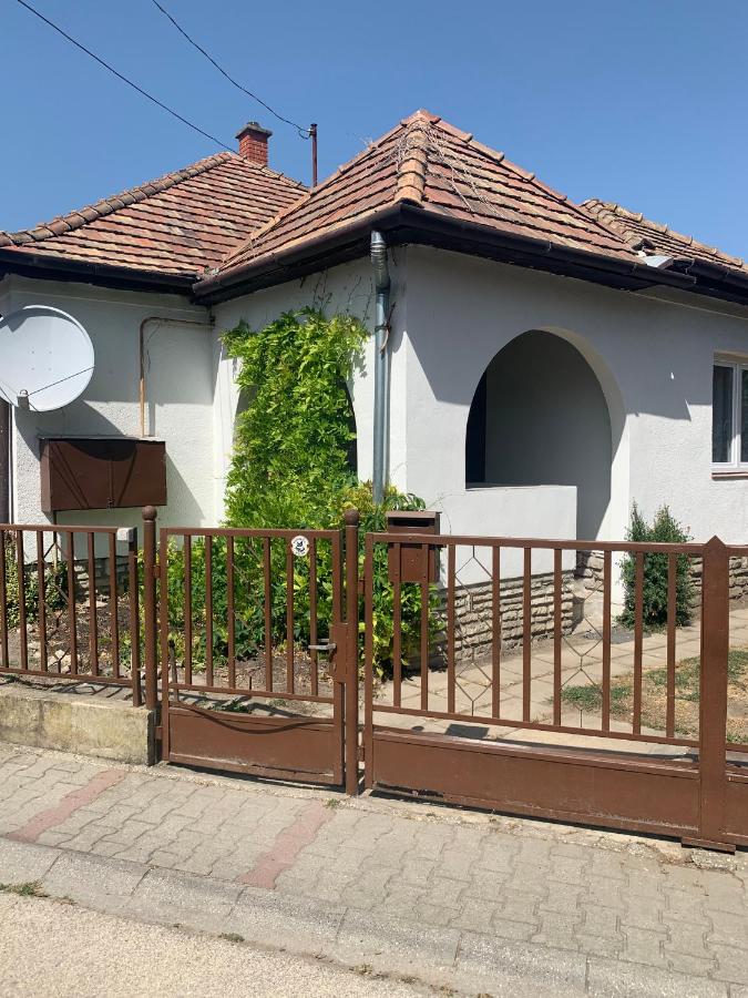 B&B Siófok - Fecskefészek Vendégház - Bed and Breakfast Siófok