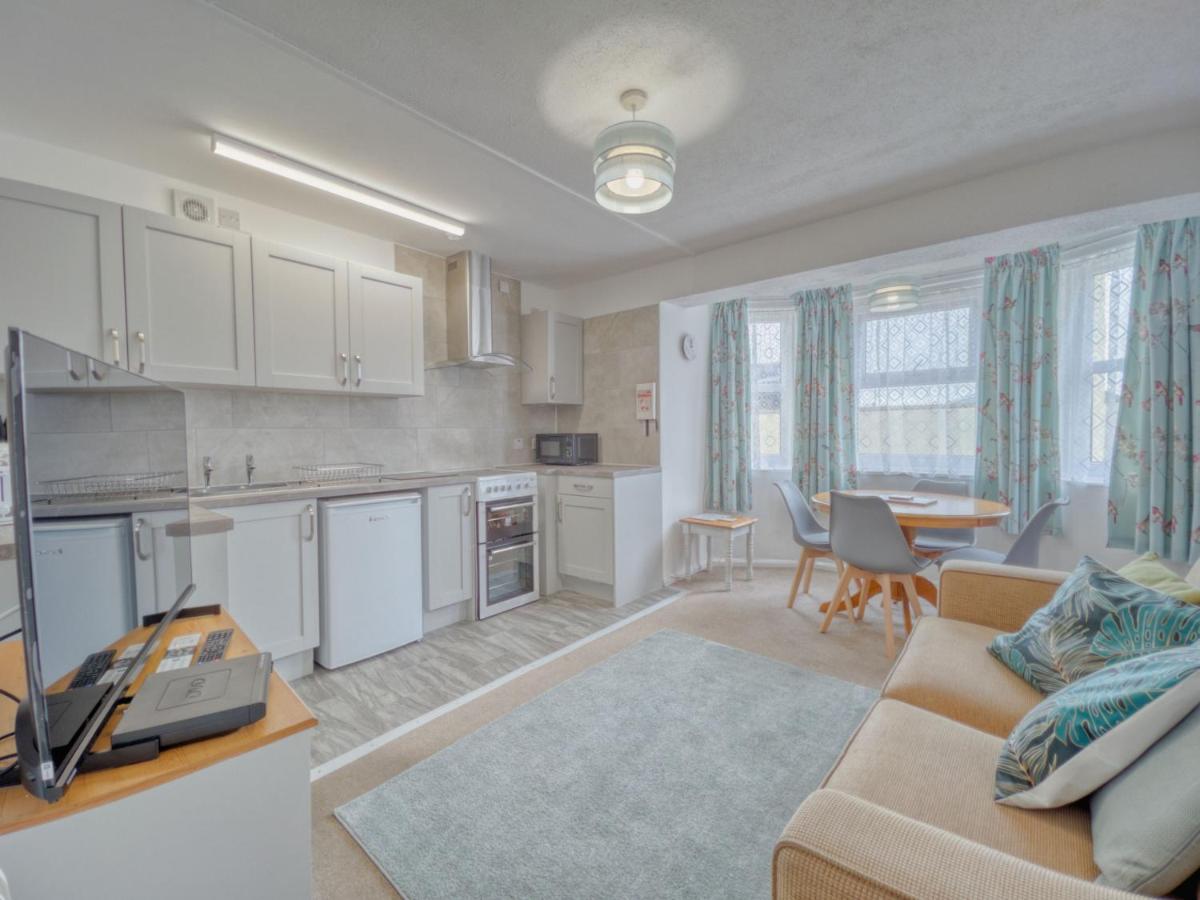 Apartment 7 - 1 bedroom Sea front location - Step free access from rear - Free Parking - Chambres d’hôtes