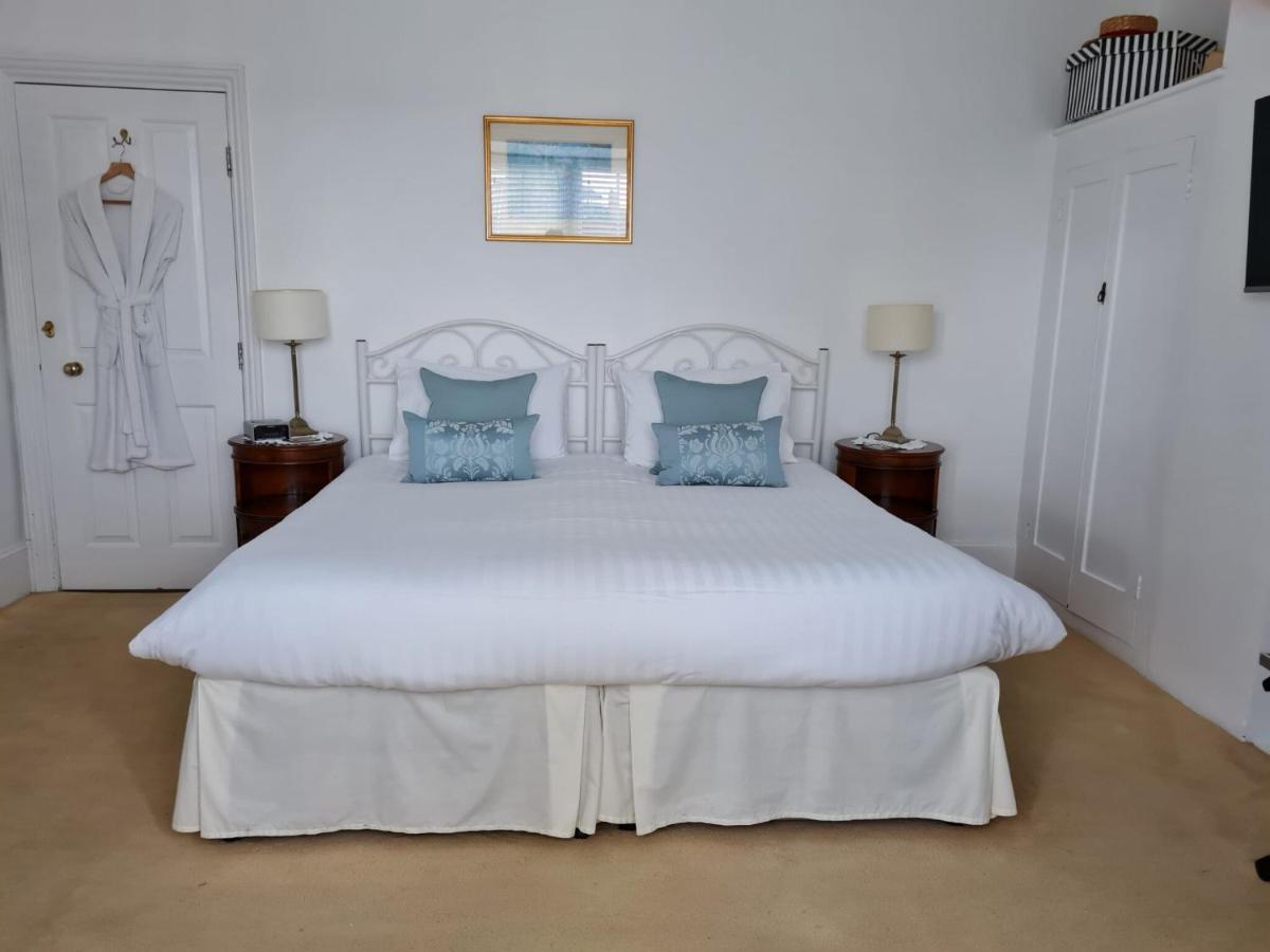 Twin Room with Private Bathroom