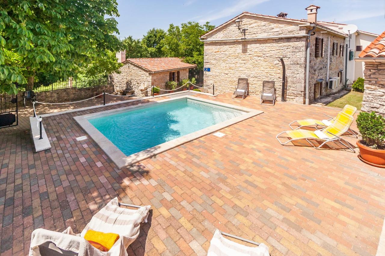 Authentic Istran House Peteh with Pool in heart of Istria - B&B Žminj