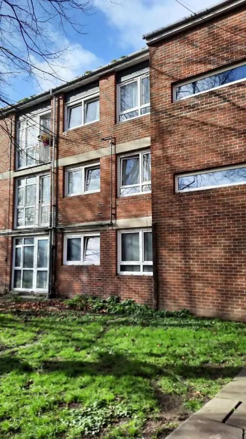 Two bedroom flat in Greenwich near the 02 - B&B