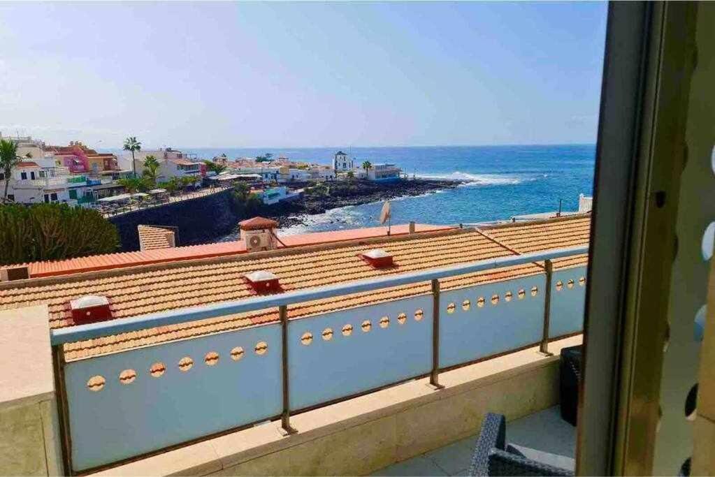 Ático con vistas al mar en el centro de La Caleta - Chambres d’hôtes