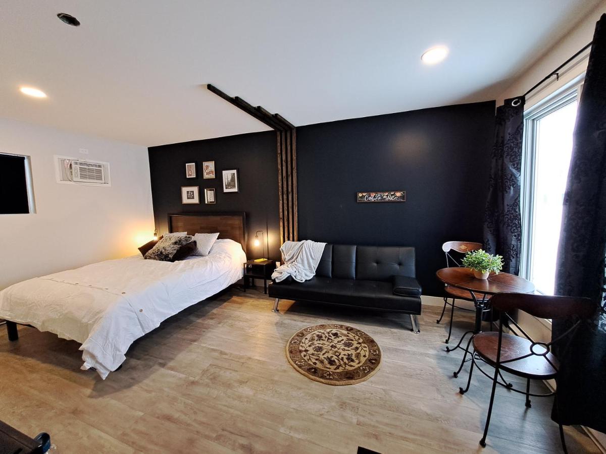 Deluxe Queen Studio