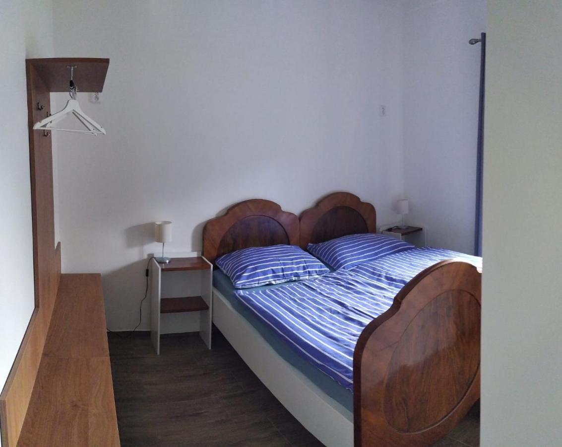 Doppelzimmer mit Gartenblick