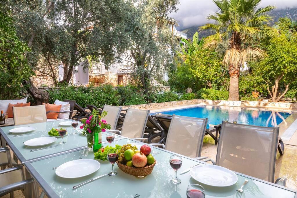 Villa Likya- 5 Bedroom Villa with Private Pool and Gardens - B&B