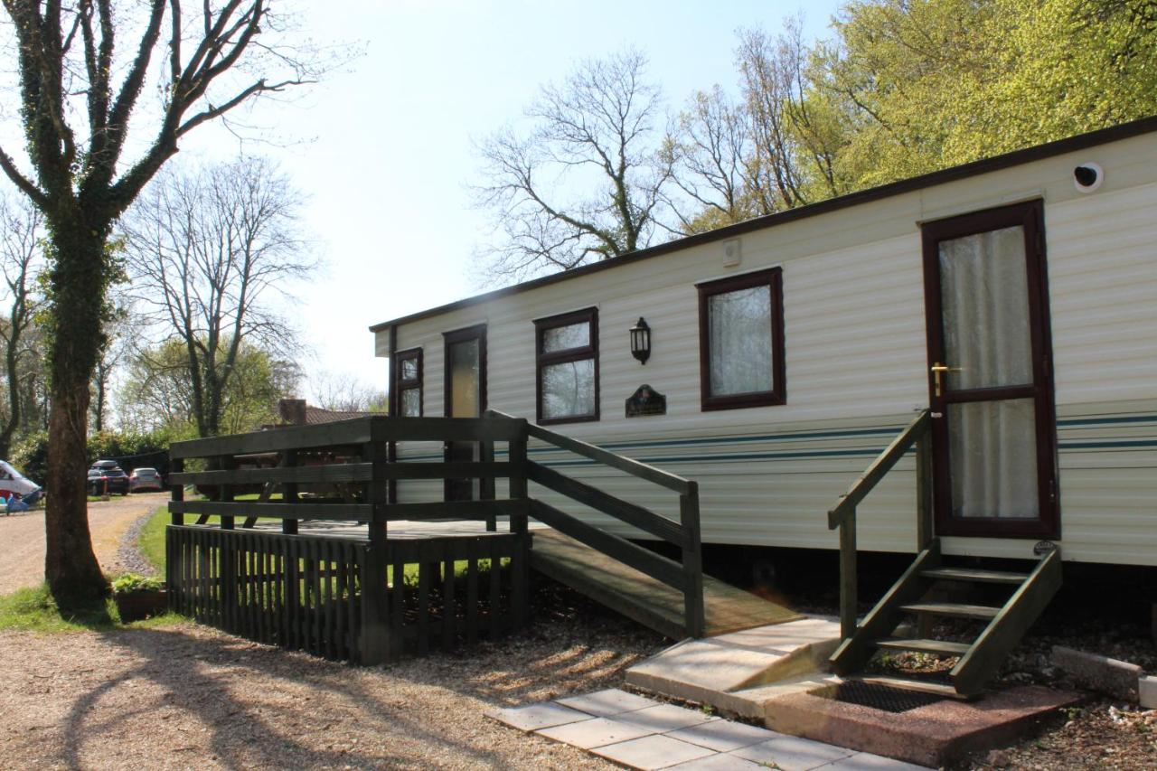 B&B Cullompton - The Beeches Static Caravan - Bed and Breakfast Cullompton