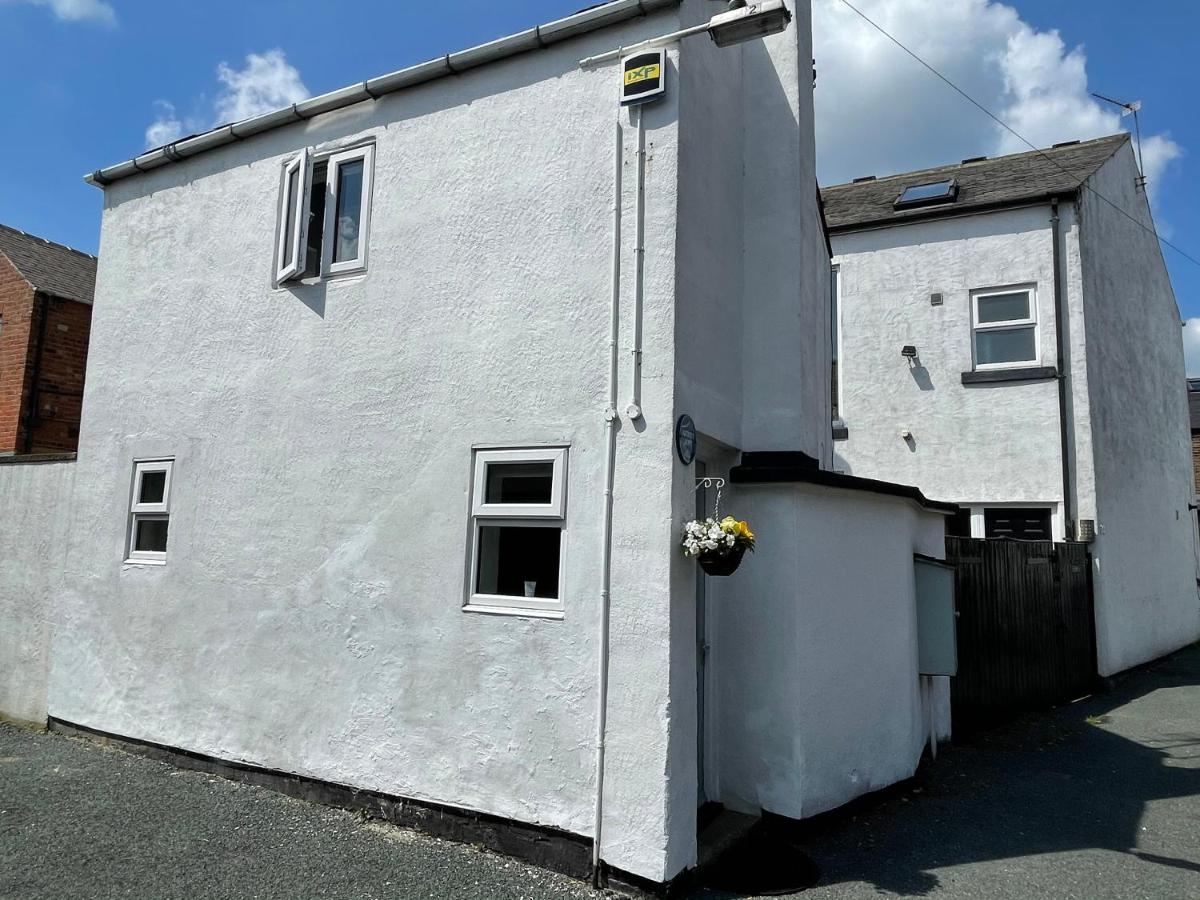 Artists' Loft close to Hornbeam Park (no pets allowed, 25min walk to HIC)