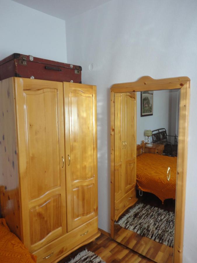Camera Matrimoniale/Doppia con Letti Singoli con Bagno in Comune