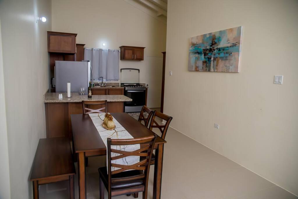 Entire residential home • Trelawny• Smalls Villa - Chambres d’hôtes
