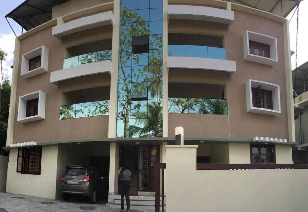B&B Thiruvananthapuram - Athrakkattu Enclave 6 Bedroom Luxury Apartment - Bed and Breakfast Thiruvananthapuram