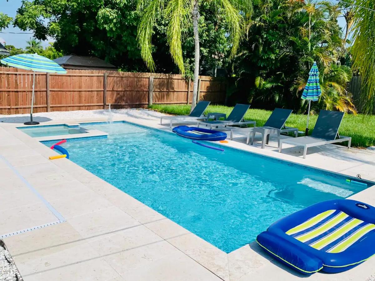 B&B Naples - Little Beach House w/ POOL&SPA - 5 minutes to Vanderbilt Beach (Pet Friendly) - Bed and Breakfast Naples