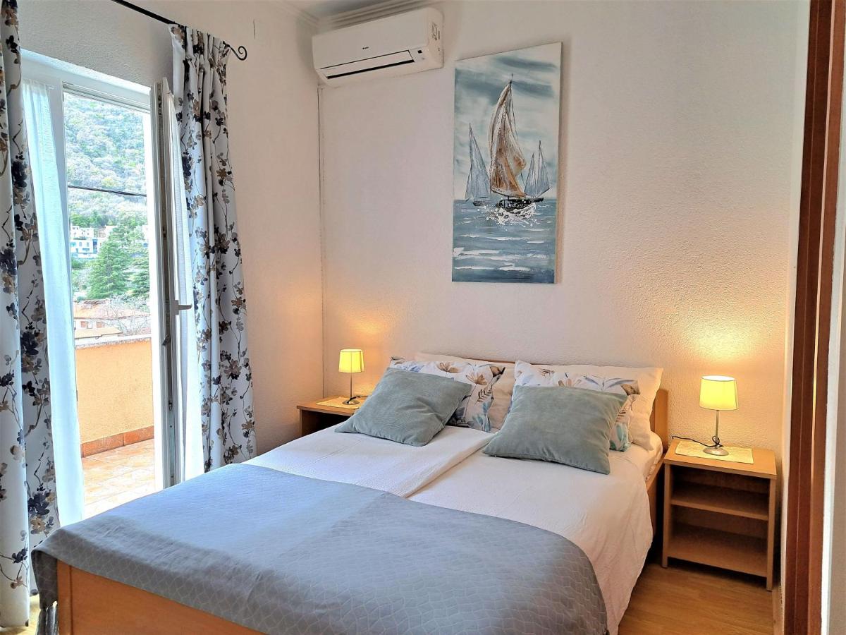 Double Room with Balcony and Sea View