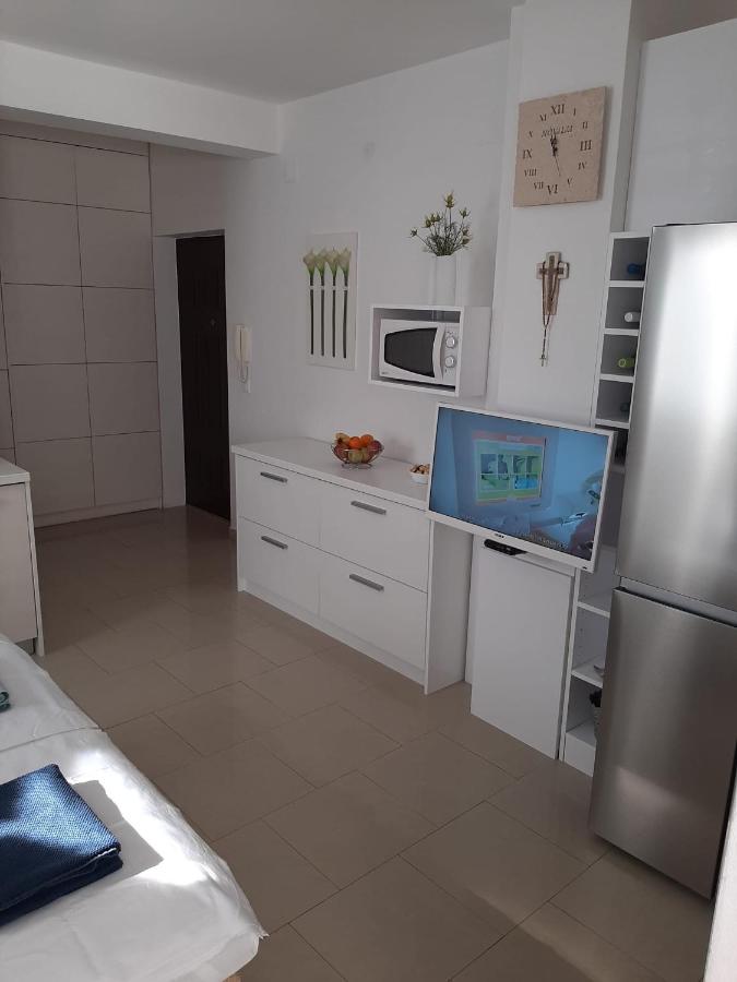 Apartment Leona - Bed and Breakfast Novalja