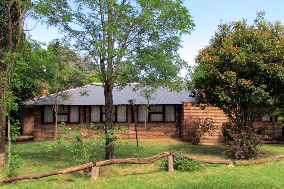 LUNA CAUTIVA - B&B