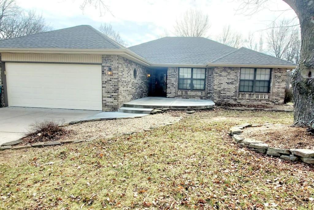 Freshly Remodeled Quaint Home - B&B