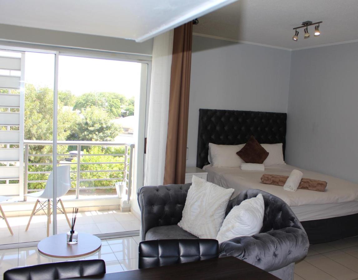 B&B Windhoek - Abigail's Studio Apartment @ Trift Tower - Bed and Breakfast Windhoek