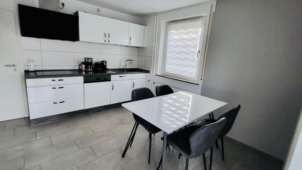 4Rooms Central-Modern near MTU with Balcony, The Beach by Lakescape FeWos - Chambres d'hôtes Friedrichshafen