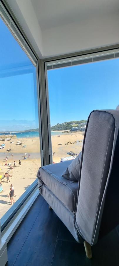 Chy Mor Apartment 2 - Stunning sea views on the harbour - B&B