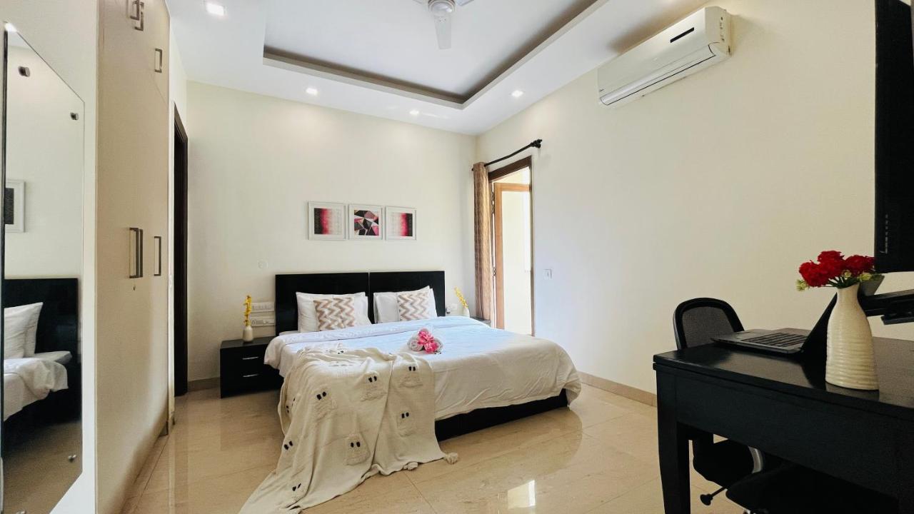 B&B Gurgaon - BluO Studio DLF CyberCity - Kitchen, Balcony, Lift - Bed and Breakfast Gurgaon