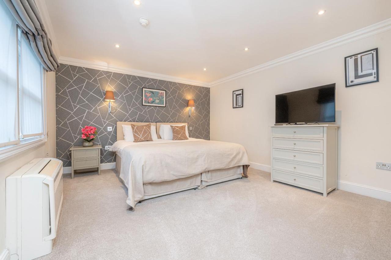 Deluxe Two-Bedroom Apartment