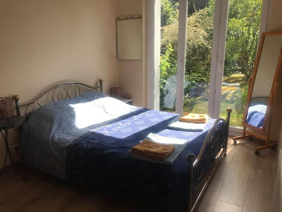 Studio indépendant sur jardin proche Lorient - B&B