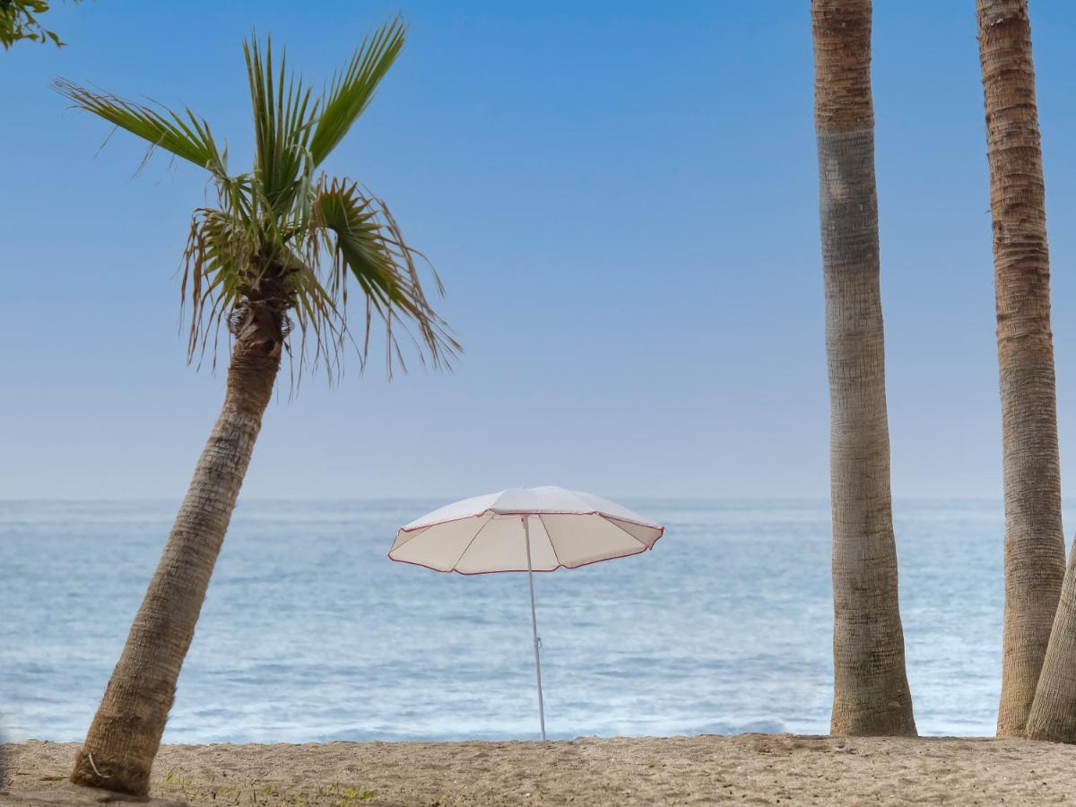 CALABELLA 1 Pirate View, frontline beach la Cala de Mijas, Wi-Fi - B&B