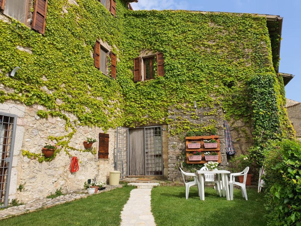 B&B Meggiano - Il borgo di Cornillo - Bed and Breakfast Meggiano